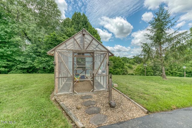 167 Country Acres Drive, Elizabethton, TN 37643