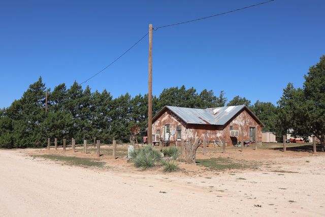 5993 Jaguar Road, Ropesville, TX 79358