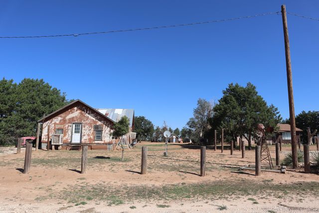 5993 Jaguar Road, Ropesville, TX 79358