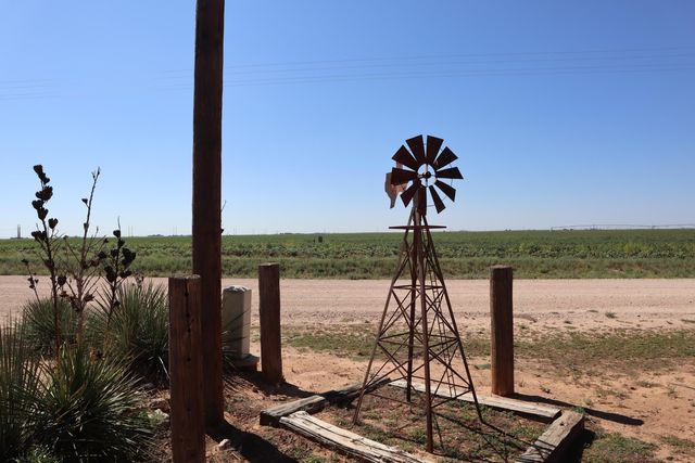 5993 Jaguar Road, Ropesville, TX 79358