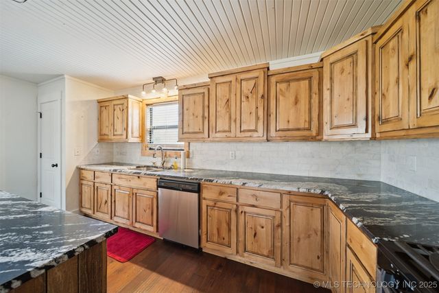 290 E 483 Road, Salina, OK 74365