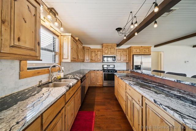 290 E 483 Road, Salina, OK 74365