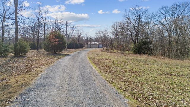 290 E 483 Road, Salina, OK 74365