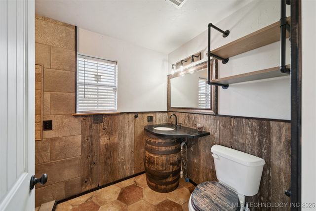 290 E 483 Road, Salina, OK 74365