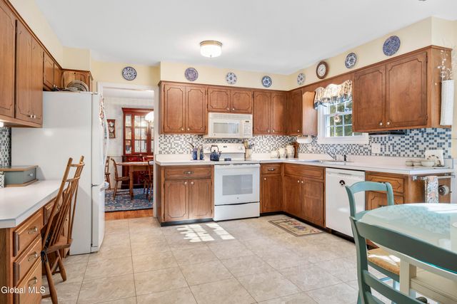 6 Hadel Road, Glenville, NY 12302