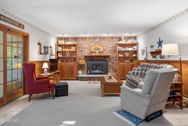 6 Hadel Road, Glenville, NY 12302