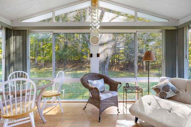 6 Hadel Road, Glenville, NY 12302