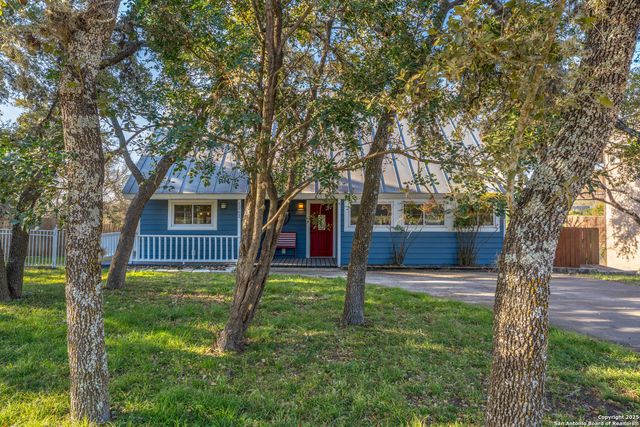 1262 Paradise Dr, Canyon Lake, TX 78133