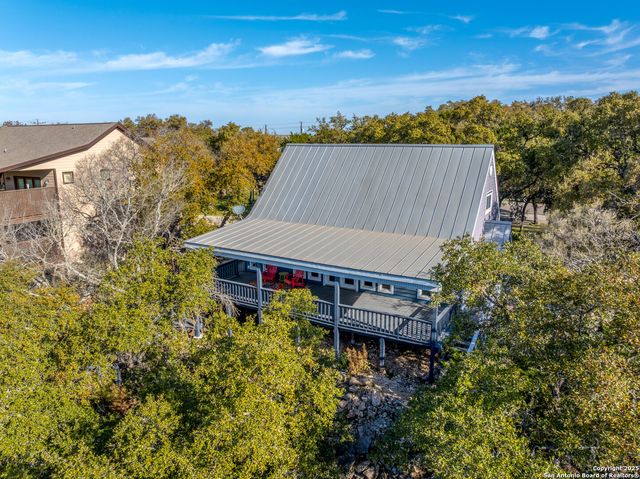 1262 Paradise Dr, Canyon Lake, TX 78133