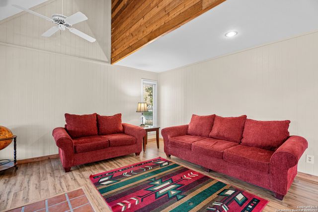 1262 Paradise Dr, Canyon Lake, TX 78133