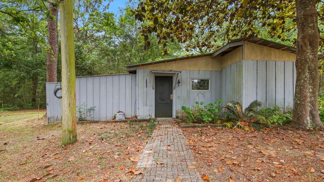 103 Pretty Pond Lane, Defuniak Springs, FL 32433