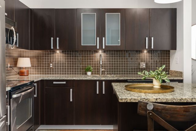 600 12th Ave S Apt 535, Nashville, TN 37203