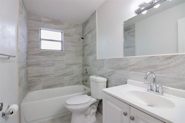 400 NE 1st St 107, Hallandale Beach, FL 33009