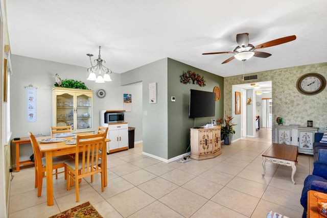 3160 Lake Osborne Drive 109, Lake Worth Beach, FL 33461