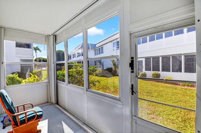 3160 Lake Osborne Drive 109, Lake Worth Beach, FL 33461