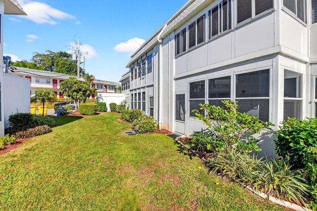 3160 Lake Osborne Drive 109, Lake Worth Beach, FL 33461