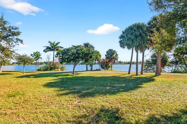 3160 Lake Osborne Drive 109, Lake Worth Beach, FL 33461