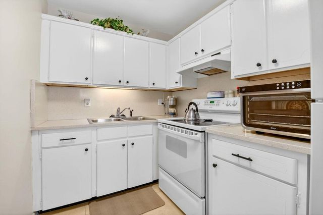 3160 Lake Osborne Drive 109, Lake Worth Beach, FL 33461