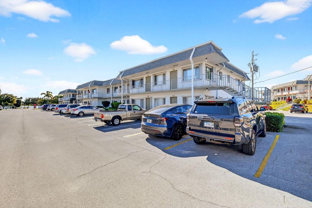 3160 Lake Osborne Drive 109, Lake Worth Beach, FL 33461