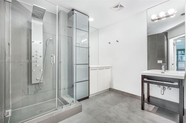 60 SW 13th St 1224, Miami, FL 33130