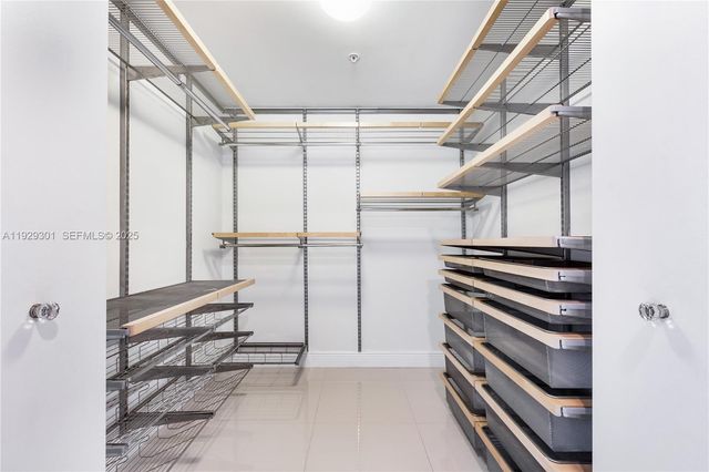 60 SW 13th St 1224, Miami, FL 33130