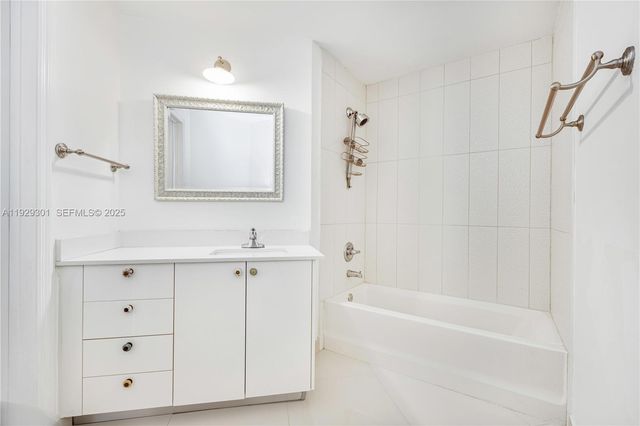 60 SW 13th St 1224, Miami, FL 33130