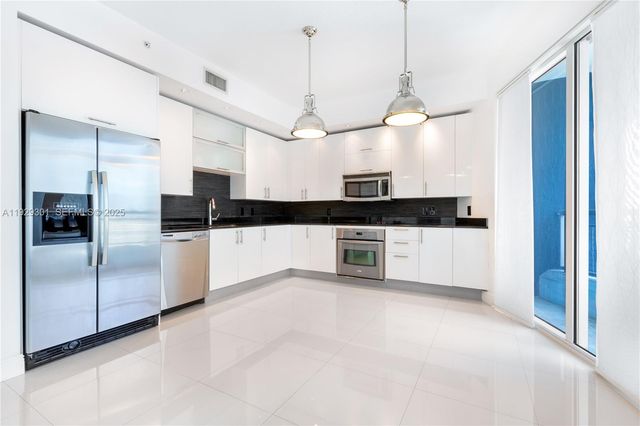 60 SW 13th St 1224, Miami, FL 33130