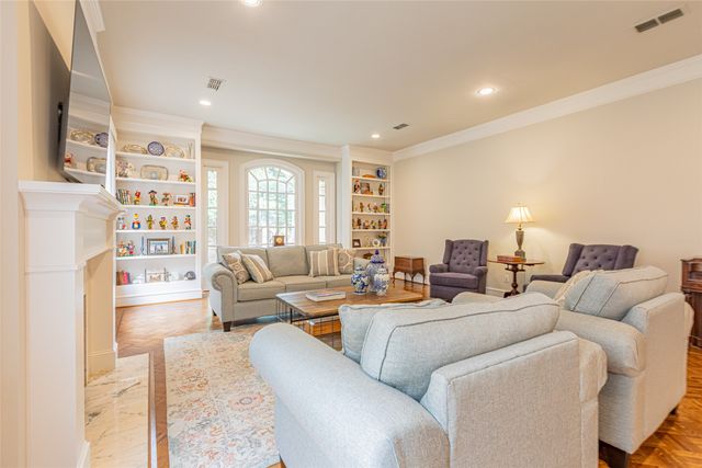 20 Stonecourt Circle, Dallas, TX 75225