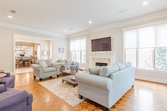 20 Stonecourt Circle, Dallas, TX 75225
