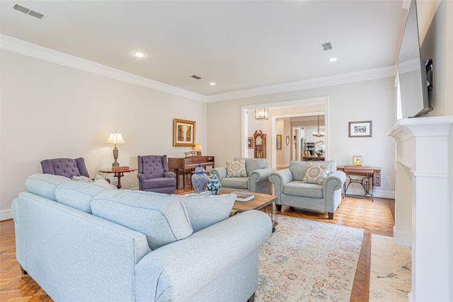 20 Stonecourt Circle, Dallas, TX 75225