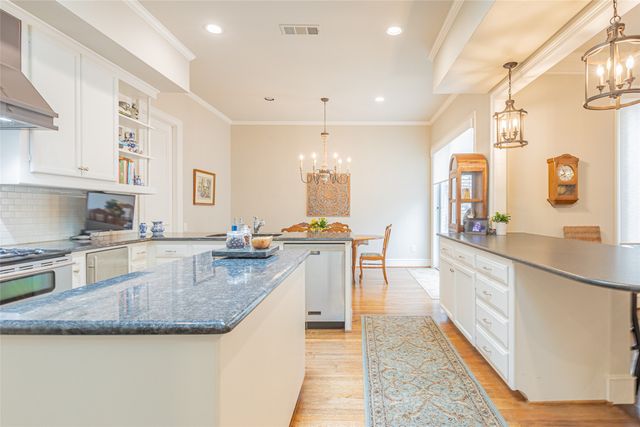 20 Stonecourt Circle, Dallas, TX 75225