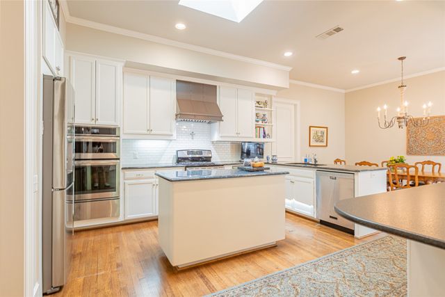 20 Stonecourt Circle, Dallas, TX 75225
