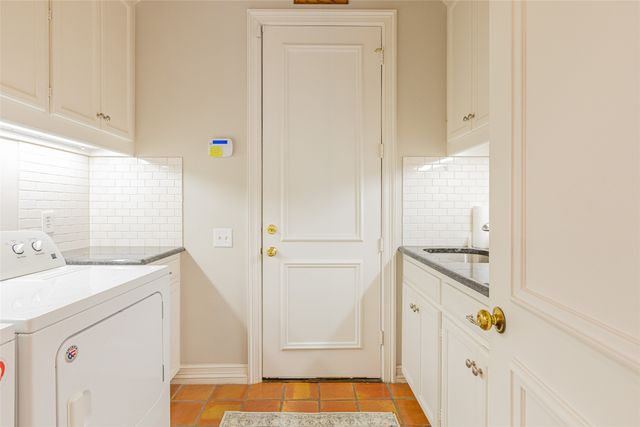 20 Stonecourt Circle, Dallas, TX 75225