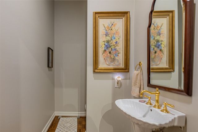 20 Stonecourt Circle, Dallas, TX 75225