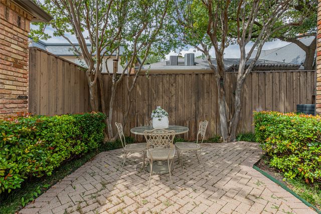 20 Stonecourt Circle, Dallas, TX 75225