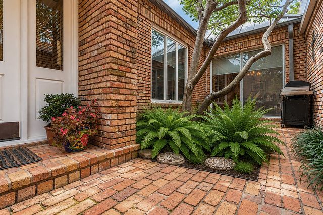20 Stonecourt Circle, Dallas, TX 75225