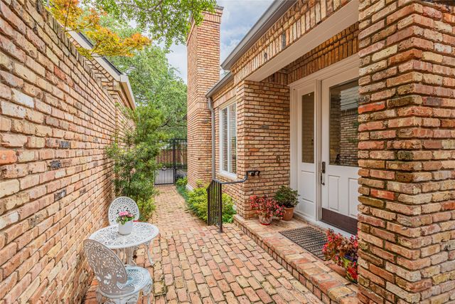 20 Stonecourt Circle, Dallas, TX 75225