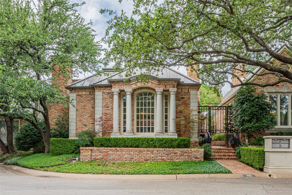 20 Stonecourt Circle, Dallas, TX 75225