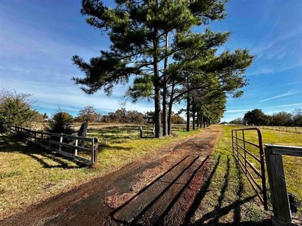 3706 Farm Road 1896, Mount Vernon, TX 75457