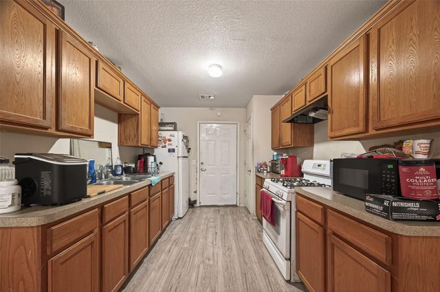 7100 Harlem Street, Baytown, TX 77521