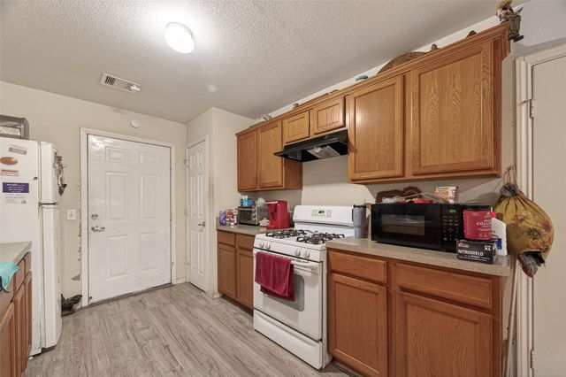 7100 Harlem Street, Baytown, TX 77521