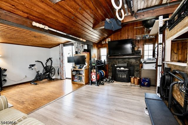 29 Ferris Ln, Jefferson Twp., NJ 07438