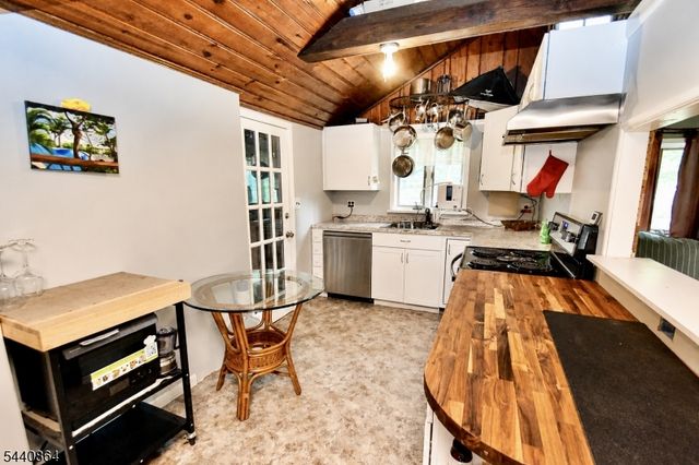 29 Ferris Ln, Jefferson Twp., NJ 07438