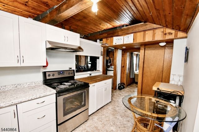 29 Ferris Ln, Jefferson Twp., NJ 07438