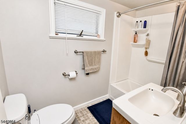 29 Ferris Ln, Jefferson Twp., NJ 07438
