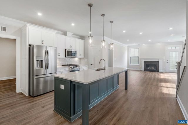 208 SUNBIRD LN, Waynesboro, VA 22980