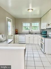 8205 BAYSIDE DR, Pasadena, MD 21122
