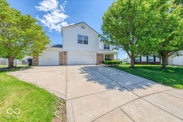 2705 Camelot Way, Greenwood, IN 46143