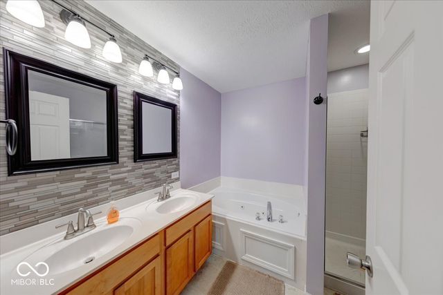 2705 Camelot Way, Greenwood, IN 46143