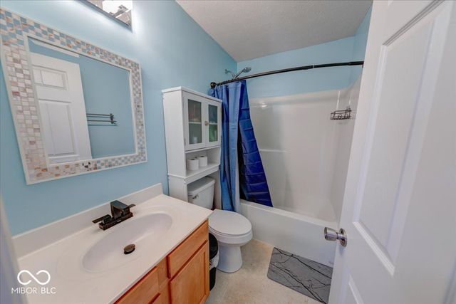 2705 Camelot Way, Greenwood, IN 46143